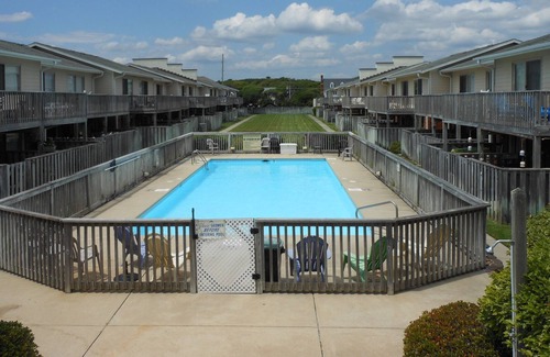 Pine Knoll Shores House | Oceanside Townhome Less Than 75 Yard Walk To The Beach