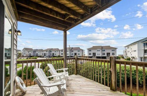 Surf City House | Oceanview Townhouse w/Pool - Newly Renovated
