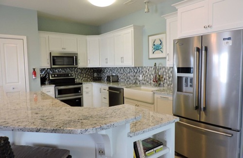 Emerald Isle House | OF, Elevator, Hcap-Friendly, Hot Tub, Dog Friendly