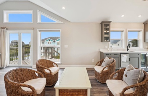 Southern Shores House | Only 200 ft to beach! NEWLY RENOVATED for 2024! Private Pool & Hot Tub!