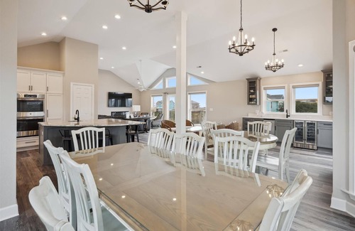 Southern Shores House | Only 200 ft to beach! NEWLY RENOVATED for 2024! Private Pool & Hot Tub!