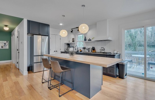 Southeast Raleigh House | Pack and Play - King Bed - Remote Workplace