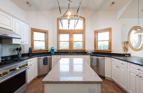 Salvo House | Panoramic Views! 7BR - 8BA - Elevator- Pool - Hot Tub - Game Room - Theater