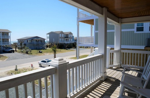 Holden Beach House | "Paradise Found" - 2nd Row Home, 4 Bedrooms/3.5 Bathrooms