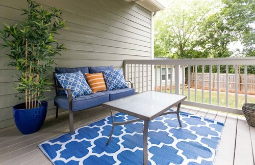 Villa Heights House | PARKWOOD PARENT · Bungalow+Tiny House ★ Private Yard ★ Pet Friendly