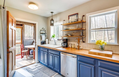 Hendersonville Cabin | Peaceful Hendersonville Cabin - Hot Tub & Fire Pit