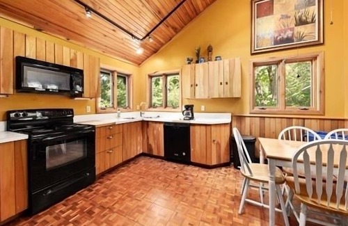 Leicester Cabin | Perfect Mountain Escape. Minutes from Asheville!