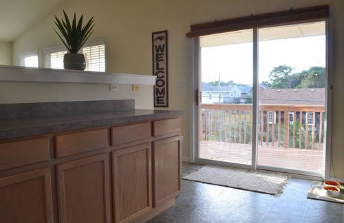 Colington House | Pet Friendly Home with Private Tiki Bar - 3-minute drive to the beach!