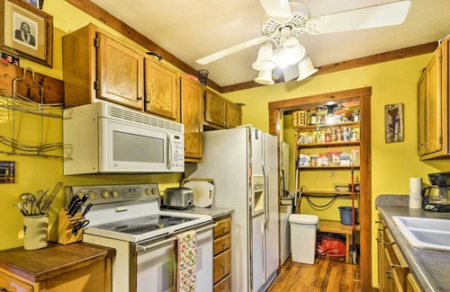 Swannanoa Cottage | Pet-Friendly Vacation Rental - 15 Mi to Asheville!