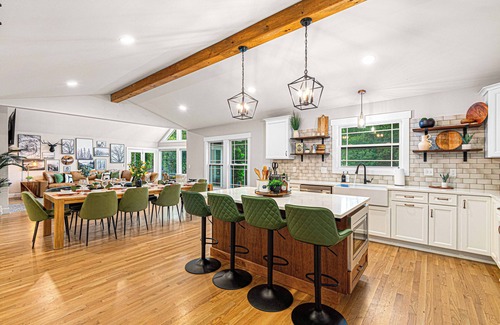 Skyland House | Pickleball | Movies| Games | Fall getaway!