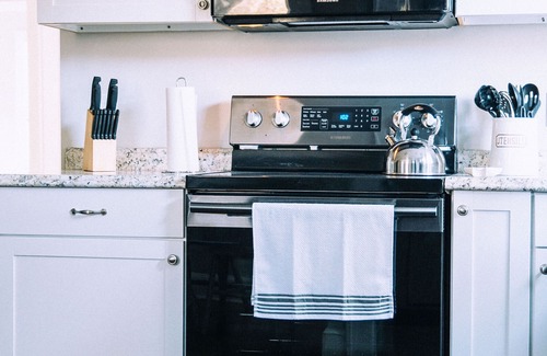 Villa Heights House | Plaza Bungalow near Uptown, NODA, light rail!