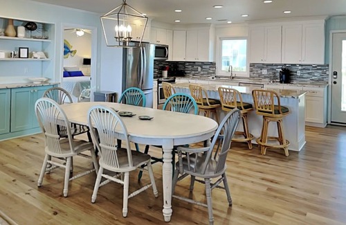 Topsail Beach House | Polly's Place | Pet Friendly + Walk to Beach!