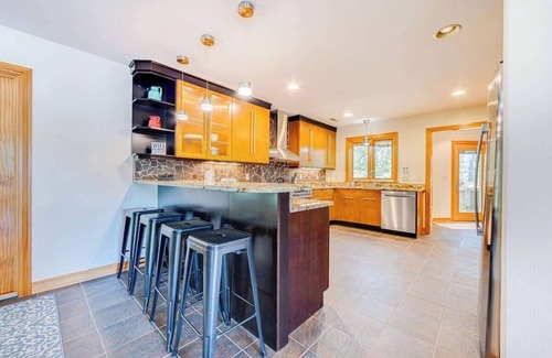 Southern Shores House | Pool, Hot Tub and Mins to Beach!