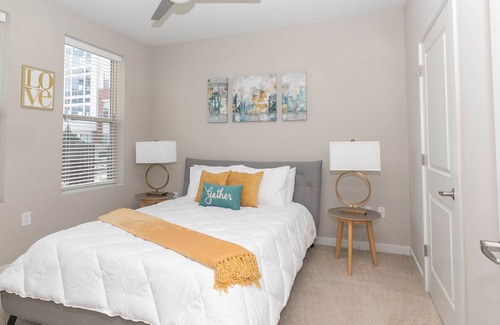 Downtown Apartment | ★Poolside View★Downtown★Warehouse District★