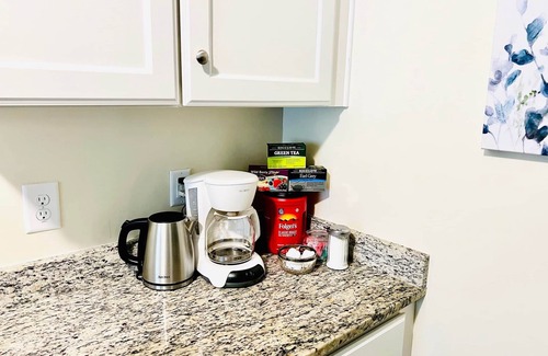 Durham Apartment | ★Prime Pad ★ King Bed ★ Long Term Stays ★ Duke★