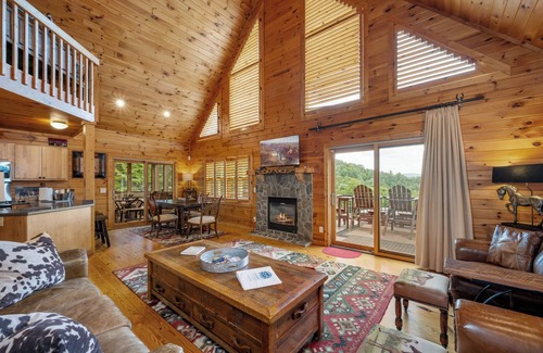Ferguson Cabin | Private Cabin, Great Views, Hot Tub, WiFi, Fireplace