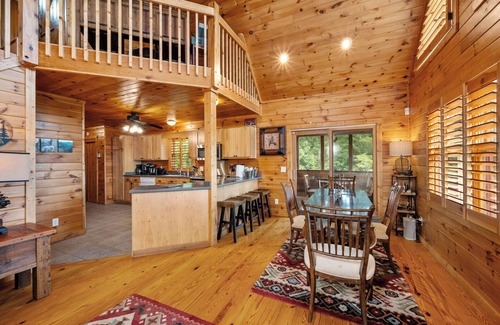 Ferguson Cabin | Private Cabin, Great Views, Hot Tub, WiFi, Fireplace