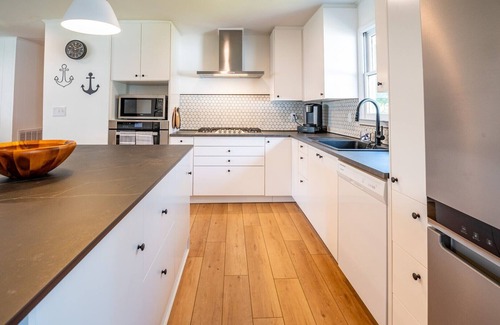 Tranquil Harbour House | Private Mid-Century Modern Home - Fall Specials