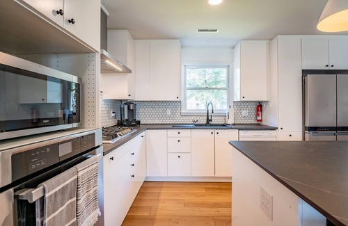 Tranquil Harbour House | Private Mid-Century Modern Home - Fall Specials