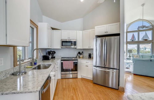 Spindrift House | Private pool open and can be heated through Thanksgiving! Pet Friendly!