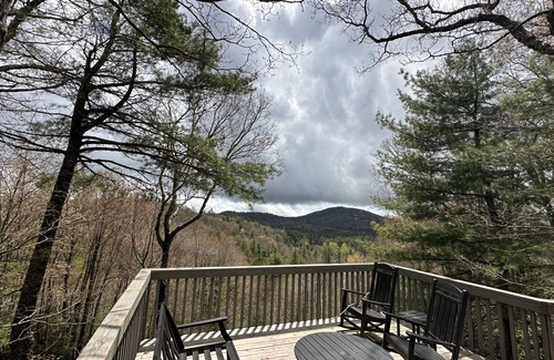 Highlands House | Pumpkin Hill on Little Bear Pen- three levels with a view!