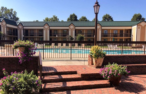 Morganton Hotel | Quality Inn Morganton