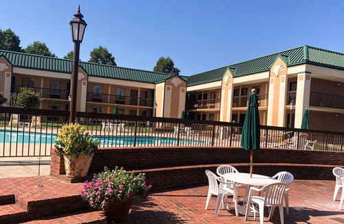 Morganton Hotel | Quality Inn Morganton