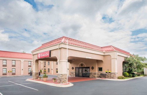Hendersonville Hotel | Ramada by Wyndham Hendersonville