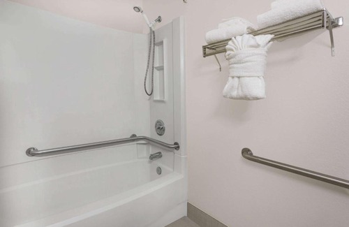 Asheville Hotel | Ramada by Wyndham Asheville Southeast
