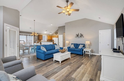 Colington House | "REEL SALTY" Located in the heart of KDH!