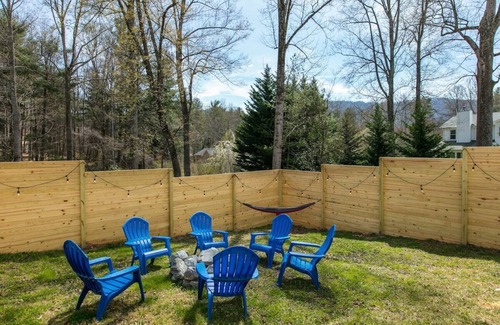 Oakley House | Relax & Gather 3 miles to Pkwy & Biltmore