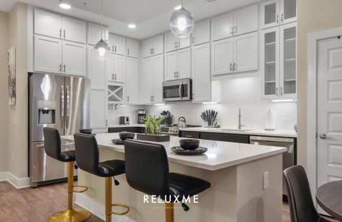 Fourth Ward Condo | Reluxme| Lux 2BR Uptown| Spa Access + Skyline View