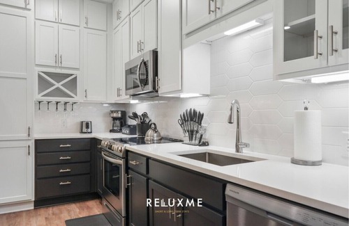 Fourth Ward Condo | Reluxme| Lux 2BR Uptown| Spa Access + Skyline View
