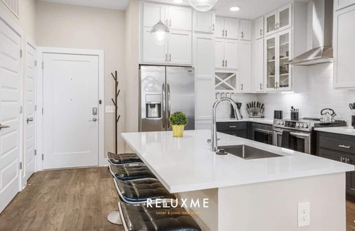 Fourth Ward Condo | Reluxme | Uptown 2BR Condo w/King Beds & Parking