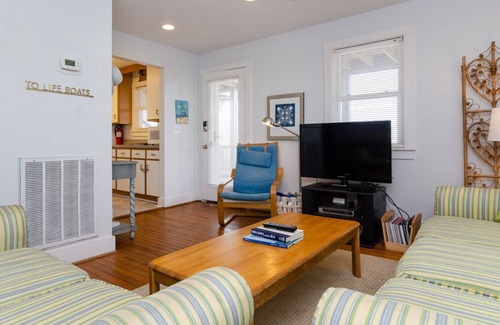 South End Apartment | Riester Middle: Enjoy ocean and sound views and a short walk to pier