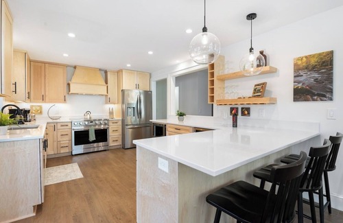 Franklin House | Riverside Retreat - Luxury river house with 7 person hottub
