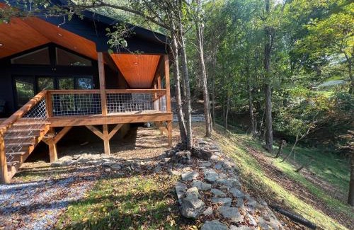Burnsville House | Ruth's Place Tiny Home Retreat 1 mile to town