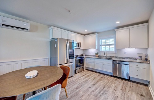Surf City Apartment | Saltwater Suites, 302 Queen 3rd Floor