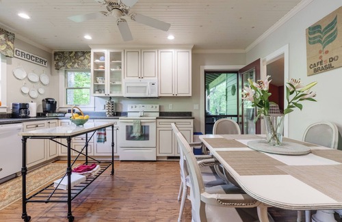 Saluda House | Saluda Mountain Home*Outdoor Games* Pet Friendly*