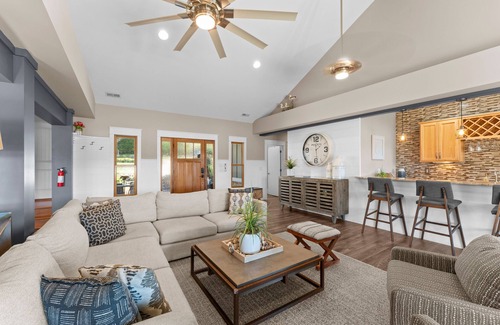 Mayhew House | Sandy Shore - Coastal Cottage Meets Urban Contemporary w/Optional Boat Rental