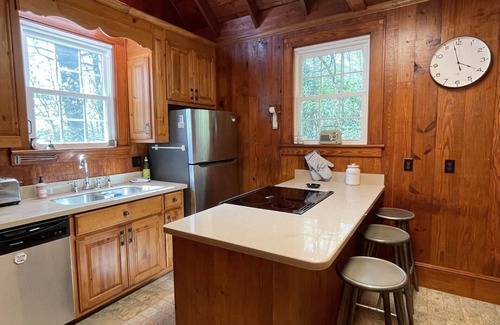 Highlands House | Satulah Mountain Retreat-5 min to Main Street! 4 BR/3 baths