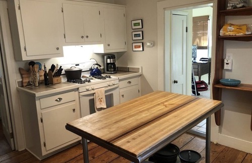 Morehead City House | Sea breezes and sun in historic old town Beaufort, a block from the water!