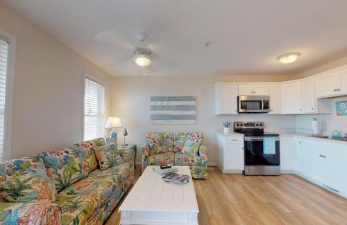 Surf City Apartment | Sea Coast Suites 11