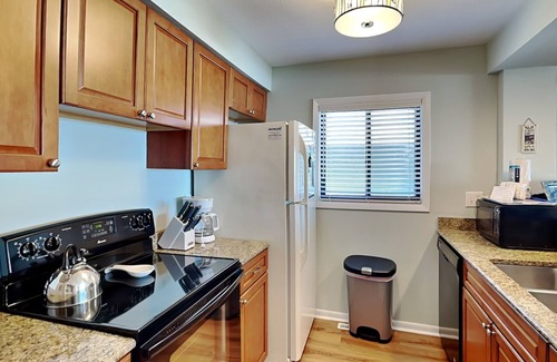 Wilmington Beach Condo | Sea Colony 12A | Oceanfront + Private Beach Walkway