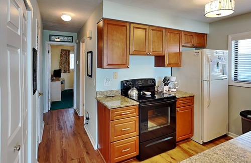 Wilmington Beach Condo | Sea Colony 12A | Oceanfront + Private Beach Walkway