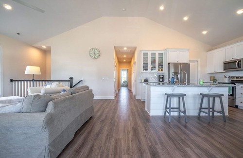 Kure Beach House | 🌊SeaWave: Spacious Pet-Friendly House with Deck & Grill | Walk 2 Beach🌊