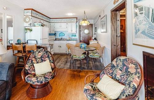Morehead City Condo | Second-Floor, Ocean View Condo with a Balcony, WiFi & Shared Pool/Grills