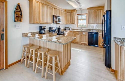 Waves House | Semi-Oceanfront Dog Friendly w/Pool, Hot Tub, Game Room, Theater, Tiki Bar