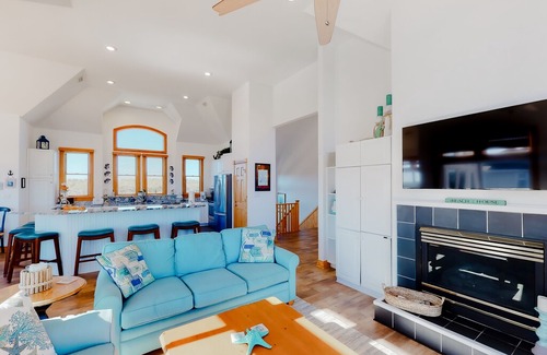 Pine Island House | Semi-Oceanfront Home In Corolla w/Heated Pool & Hot Tub