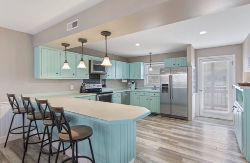 Holden Beach House | September Sales! Just 2 min walk to the beach + Canal front, family friendly